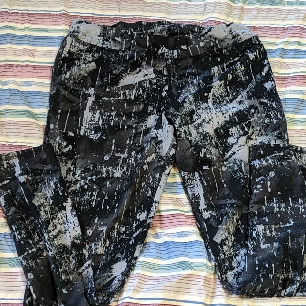 Grey athletic leggings